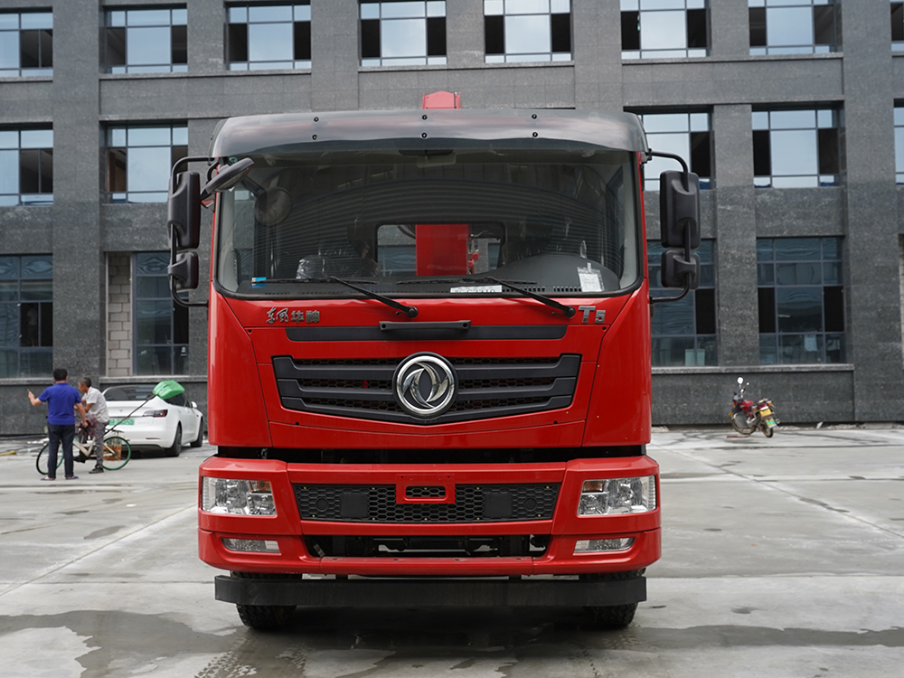 國(guó)六東風(fēng)T5后雙橋新飛工12噸五節(jié)直臂吊機(jī)隨車(chē)吊