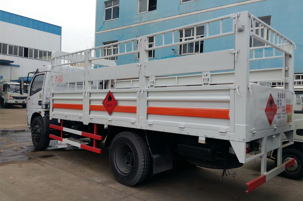 東風(fēng)多利卡5.1米氣瓶運(yùn)輸車(chē)